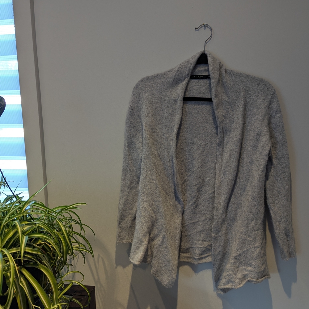 Elegant Gray Women's Cardigan